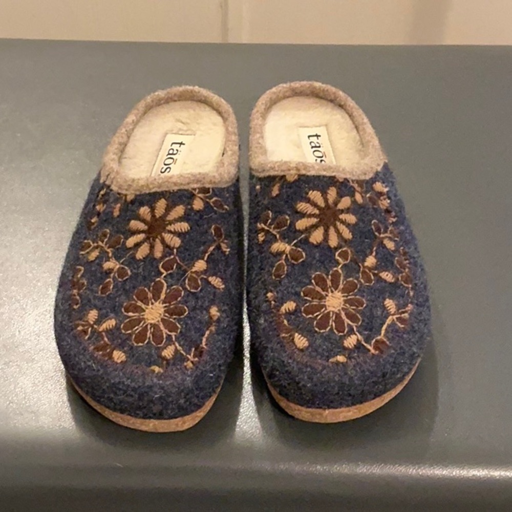 Taos Footwear Blue and Brown Floral Slippers